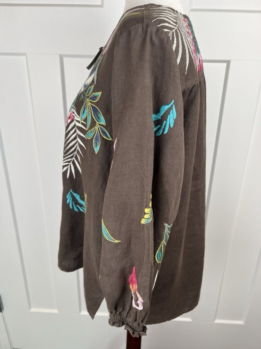 Johnny Was Kahluhi Linen Peasant Blouse L Brown Embroidered Boho Tie Neck Top - Picture 6 of 12